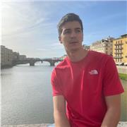 Studente universitario impartisce lezioni di chimica